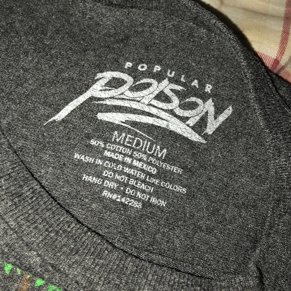 EMOJI - Popular POISON Tee - Picture 2 of 2